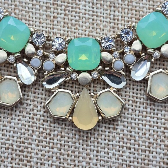 The Limited Statement Necklace Green Faux Stones Crystals & Gold Tone Chain 20" - Picture 4 of 8